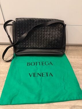 Bottega Veneta Black Woven Leather Messenger